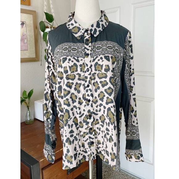 Tolani Collection Button Up Animal Print Shirt Women’s Small Multicolor - Picture 5 of 12